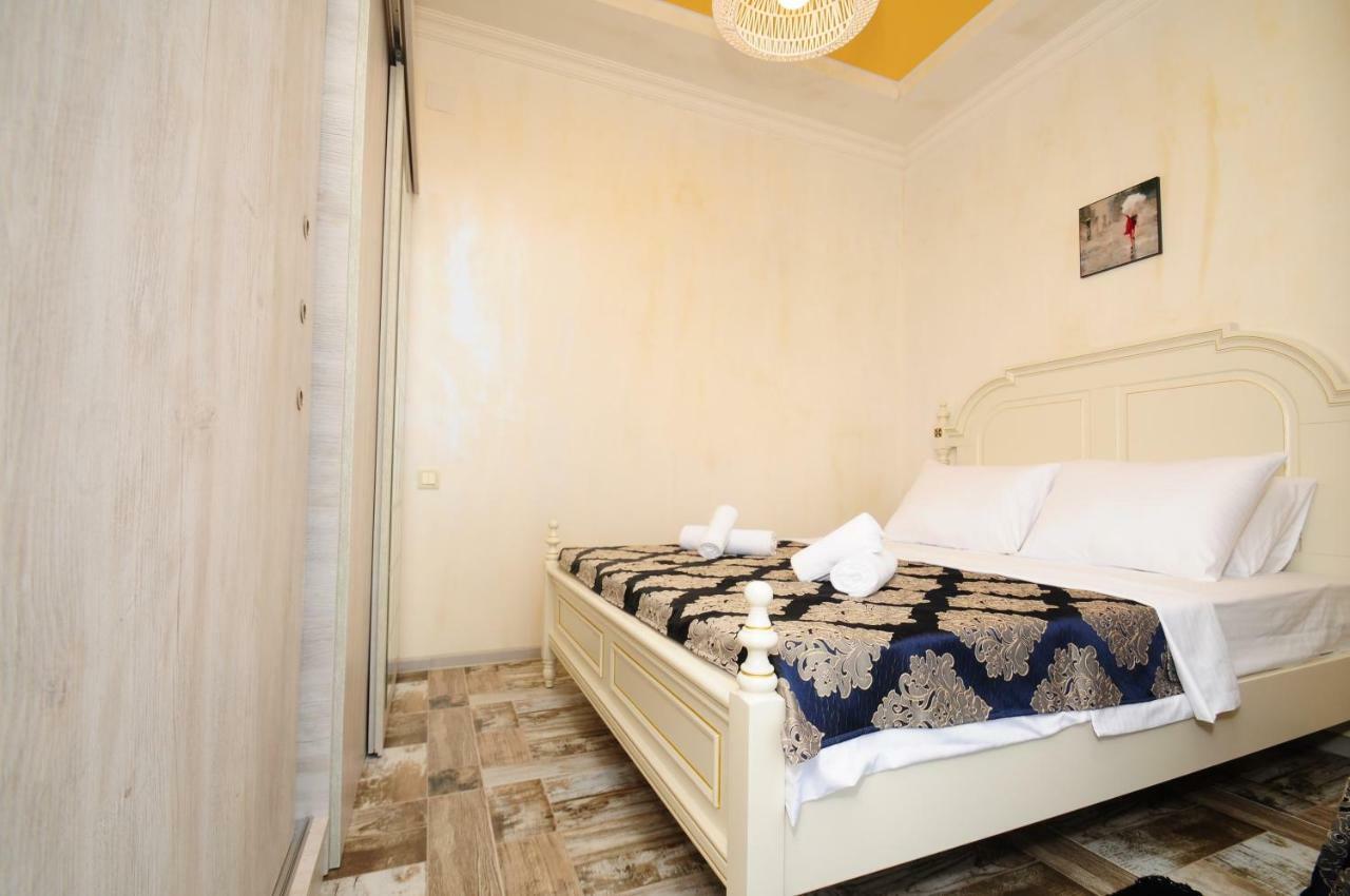 Apartments With A View Of The Trinity Holy Batumi Eksteriør billede