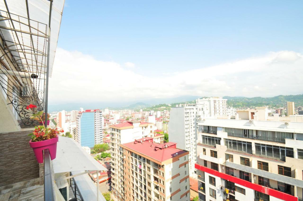 Apartments With A View Of The Trinity Holy Batumi Eksteriør billede