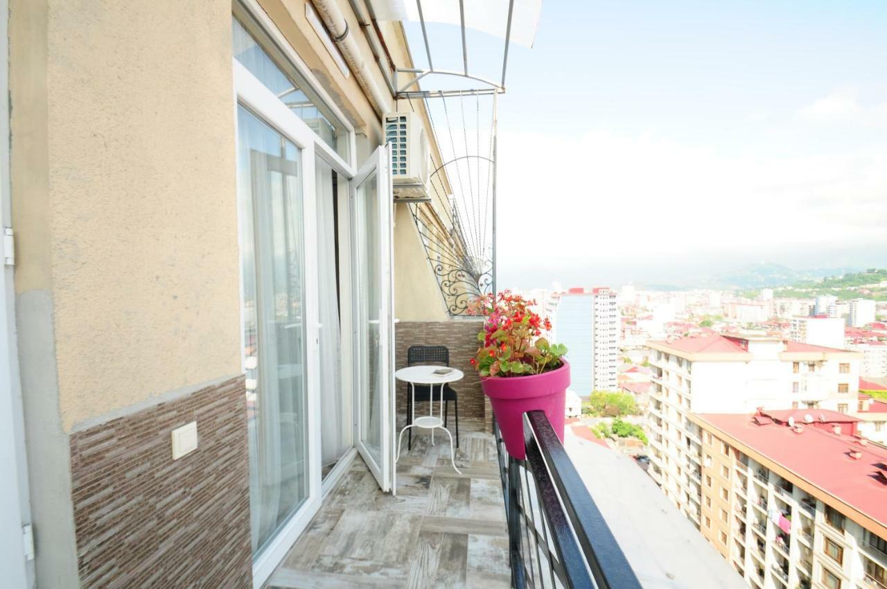 Apartments With A View Of The Trinity Holy Batumi Eksteriør billede