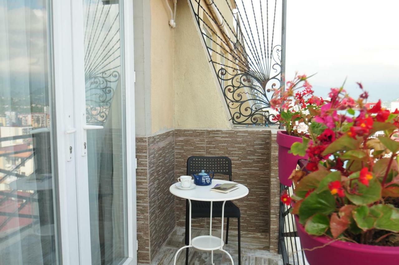 Apartments With A View Of The Trinity Holy Batumi Eksteriør billede
