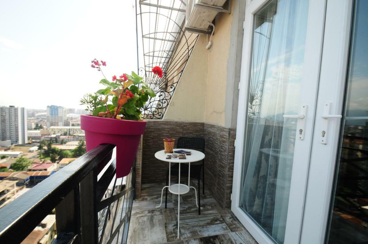 Apartments With A View Of The Trinity Holy Batumi Eksteriør billede